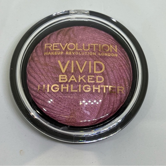 Makeup Revolution Vivid Baked Highlighter Rosegold Lights Blush Contour 0.26oz - Picture 1 of 4